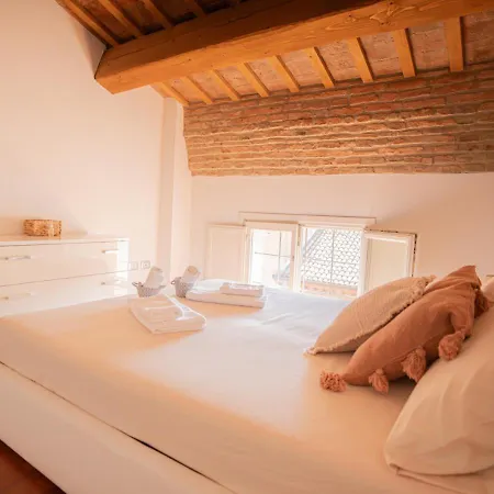 Mansarda Colombo - Car Parking Ferrara