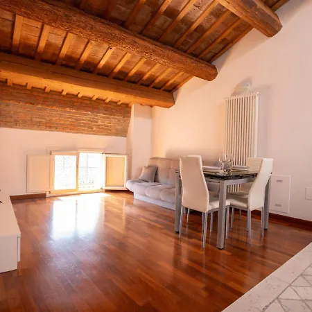 Apartmán Mansarda Colombo - Car Parking Ferrara