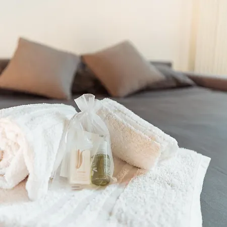 Apartman Mansarda Colombo - Car Parking Ferrara