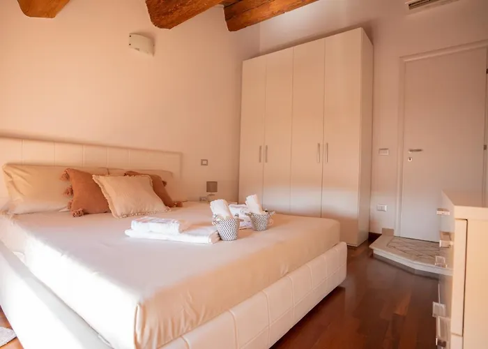 Mansarda Colombo - Car Parking Apartman *